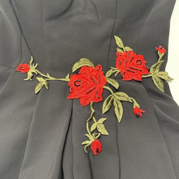 ODRELLA Black Party Dress Red ROSES Embroidered US 36 EU 34 A-Line Padded Cups - Picture 16 of 16